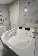 La Vie Suit Hotel