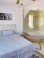 Seaside Escape - 1 Block From Beach & Boardwalk