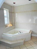 Seaside Escape - 1 Block From Beach & Boardwalk