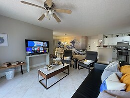 Exclusive Condo 10 Min to the Beach