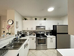 Exclusive Condo 10 Min to the Beach