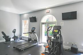 Exclusive Condo 10 Min to the Beach