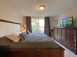 Exclusive Condo 10 Min to the Beach