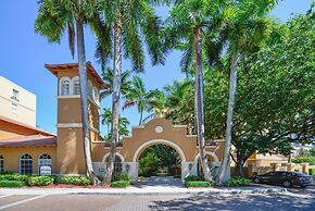 Exclusive Condo 10 Min to the Beach