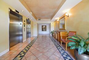 Exclusive Condo 10 Min to the Beach