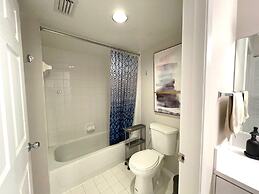 Exclusive Condo 10 Min to the Beach