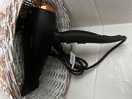 Luxurious 4 BH Home Near Willen Lake Ideal for Families & Business Sta