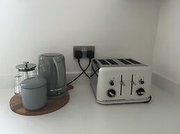 Luxurious 4 BH Home Near Willen Lake Ideal for Families & Business Sta