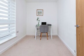 Luxurious 4 BH Home Near Willen Lake Ideal for Families & Business Sta