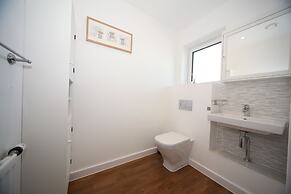 Luxurious 4 BH Home Near Willen Lake Ideal for Families & Business Sta