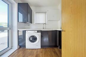 Luxurious 4 BH Home Near Willen Lake Ideal for Families & Business Sta