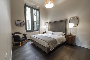 Luxury River View Apartment by MMega