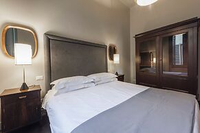 Luxury River View Apartment by MMega