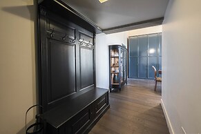 Luxury River View Apartment by MMega