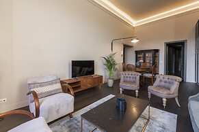 Luxury River View Apartment by MMega