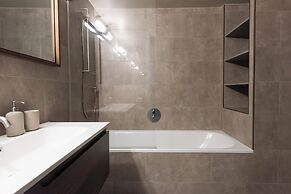 Luxury River View Apartment by MMega