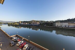 Luxury River View Apartment by MMega