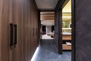 Woodside Apartment 218