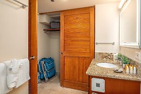 Ilikai Hotel Condo at Waikiki with Parking