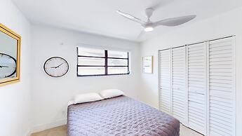 Villa Shapira 6BR Luxurious Designer Home With Heated Pool