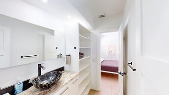 Villa Shapira 6BR Luxurious Designer Home With Heated Pool