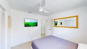 Villa Shapira 6BR Luxurious Designer Home With Heated Pool