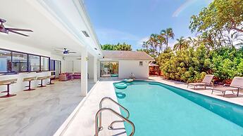 Villa Shapira 6BR Luxurious Designer Home With Heated Pool