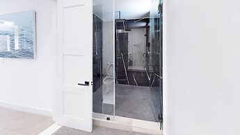 Villa Shapira 6BR Luxurious Designer Home With Heated Pool