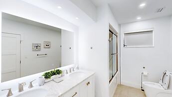 Villa Shapira 6BR Luxurious Designer Home With Heated Pool