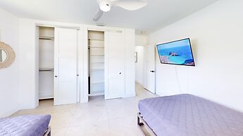 Villa Shapira 6BR Luxurious Designer Home With Heated Pool