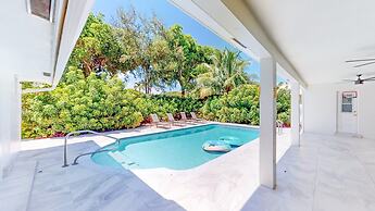 Villa Shapira 6BR Luxurious Designer Home With Heated Pool