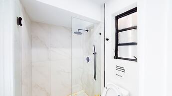 Villa Shapira 6BR Luxurious Designer Home With Heated Pool