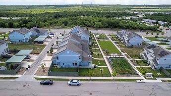 Relaxing 3BR Retreat Community Pool Gym