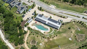 Relaxing 3BR Retreat Community Pool Gym