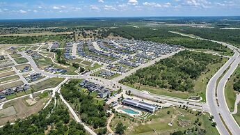 Relaxing 3BR Retreat Community Pool Gym