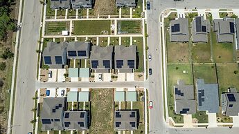 Relaxing 3BR Retreat Community Pool Gym