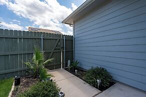 Relaxing 3BR Retreat Community Pool Gym