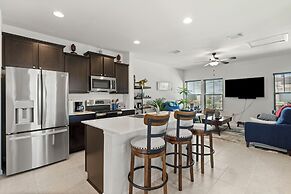 Relaxing 3BR Retreat Community Pool Gym