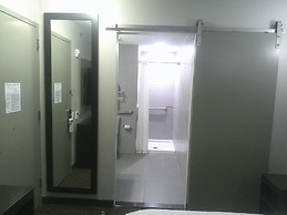 Red Roof PLUS+ Brooklyn - 3rd Ave