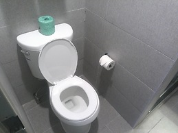 Red Roof PLUS+ Brooklyn - 3rd Ave