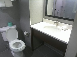 Red Roof PLUS+ Brooklyn - 3rd Ave