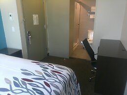 Red Roof PLUS+ Brooklyn - 3rd Ave