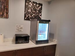 Red Roof PLUS+ Brooklyn - 3rd Ave