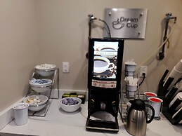 Red Roof PLUS+ Brooklyn - 3rd Ave