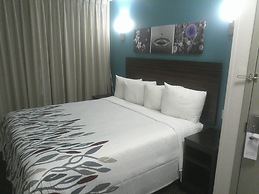 Red Roof PLUS+ Brooklyn - 3rd Ave