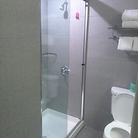 Red Roof PLUS+ Brooklyn - 3rd Ave