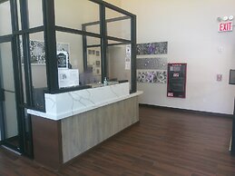 Red Roof PLUS+ Brooklyn - 3rd Ave