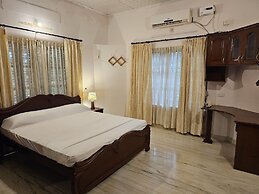 De Royale Summit Home Stay