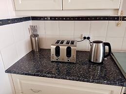 The Ultimate Poolside Escape - Pet Friendly