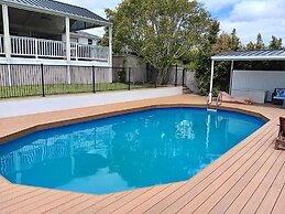 The Ultimate Poolside Escape - Pet Friendly